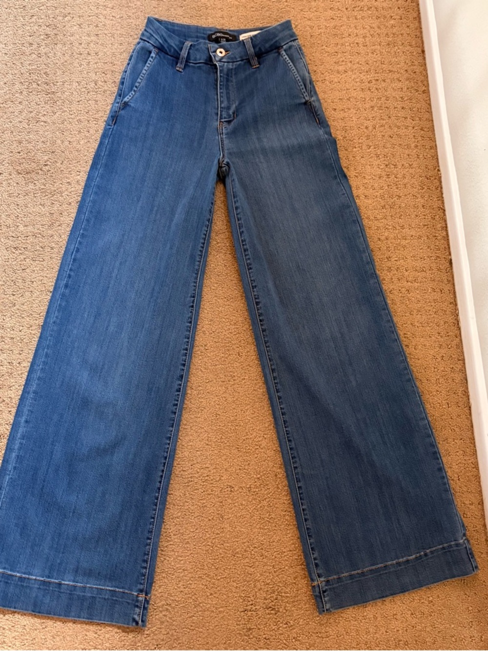BCBG BCBGeneration Stretch High Rise
Wide Leg Trousers Blue Jeans Size 3 26